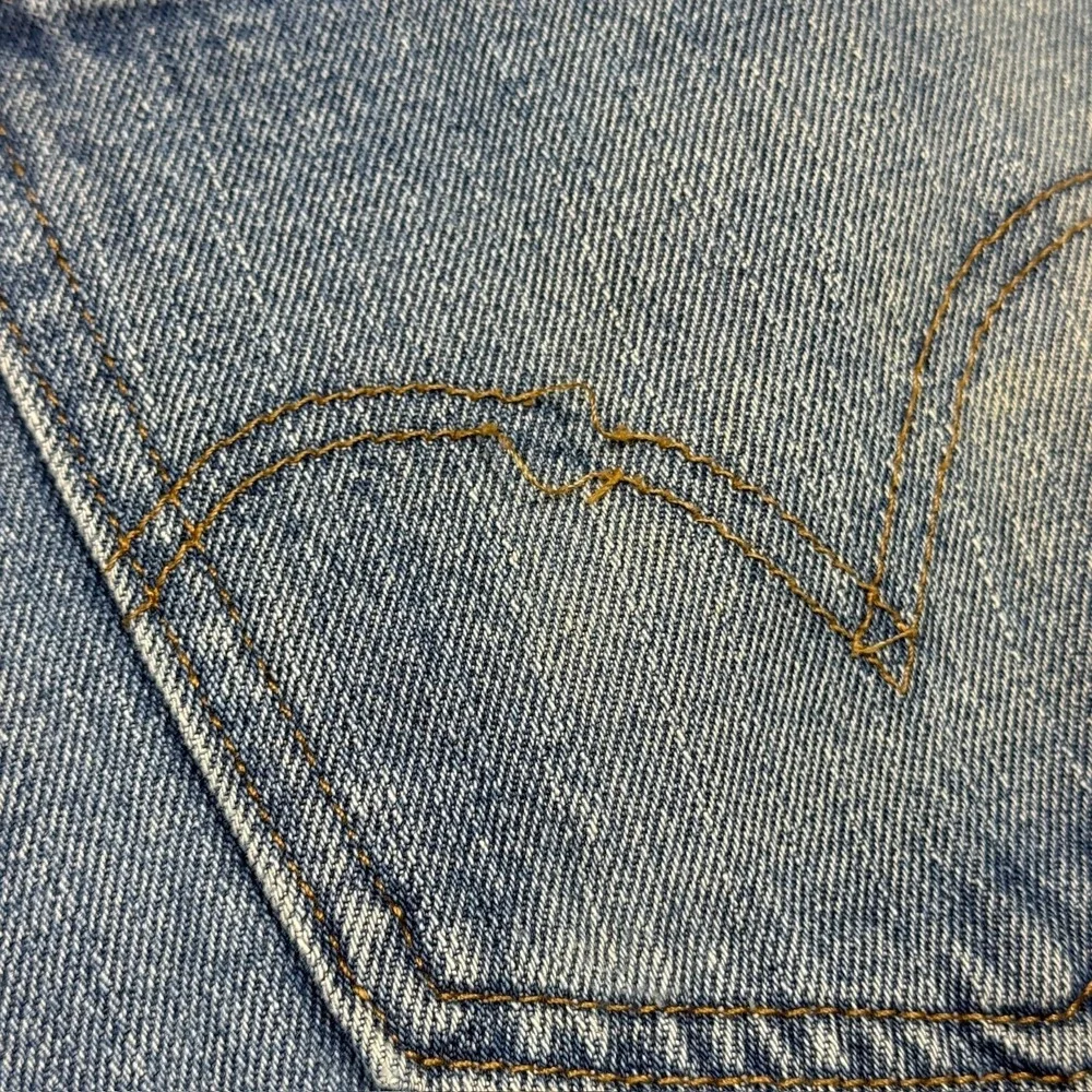 Levi's 560 Comfort Fit Jeans Mens 42x30 Blue Denim Light Wash Distressed Stained